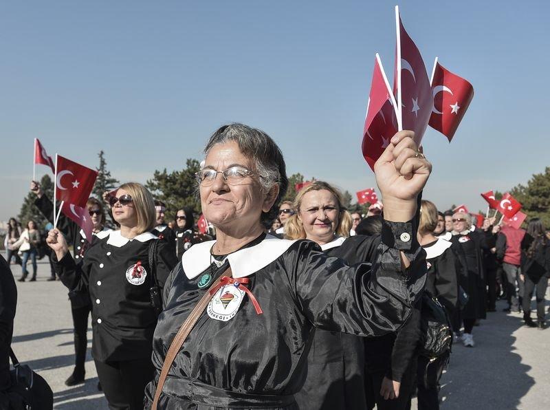 On binler Anıtkabir'e akın etti