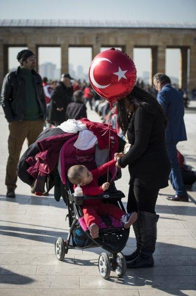 On binler Anıtkabir'e akın etti