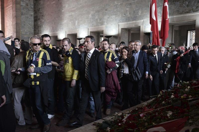 On binler Anıtkabir'e akın etti