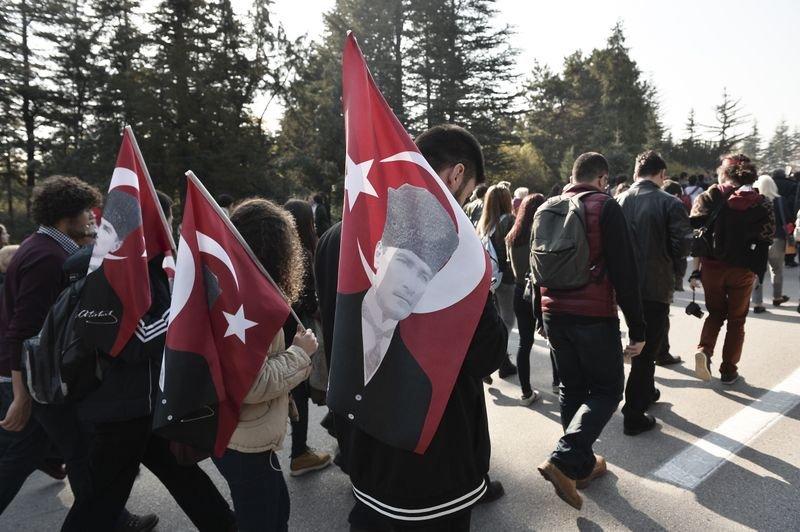 On binler Anıtkabir'e akın etti