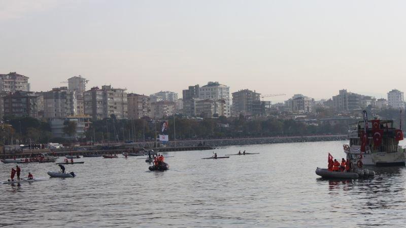Kadıköy'de Ata'ya saygı zinciri