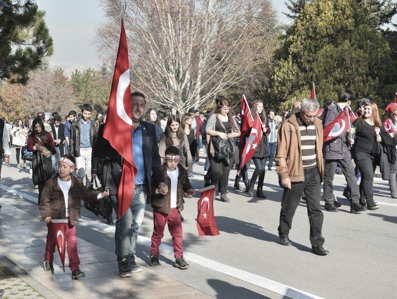 On binler Anıtkabir'e akın etti