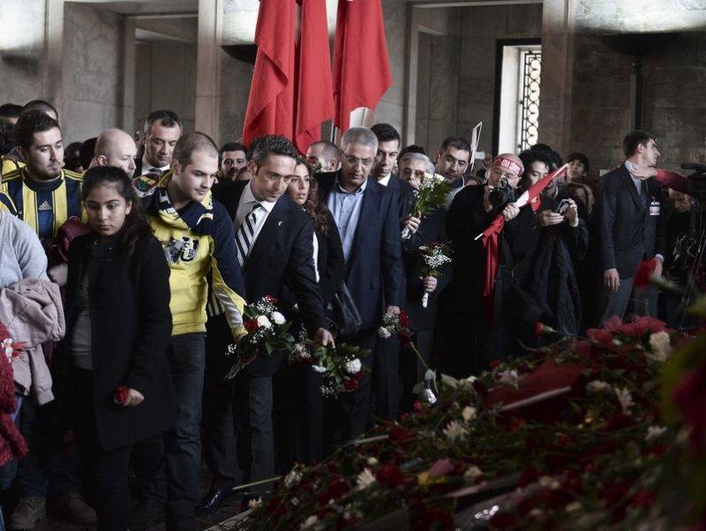 On binler Anıtkabir'e akın etti