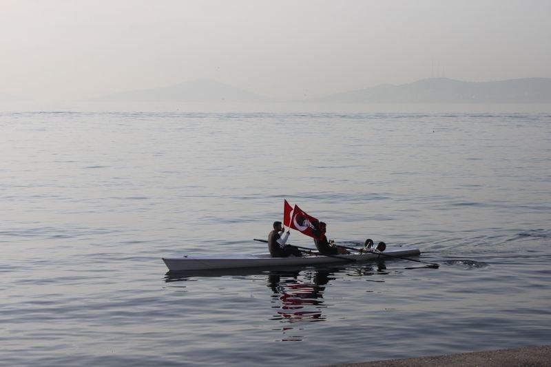 Kadıköy'de Ata'ya saygı zinciri