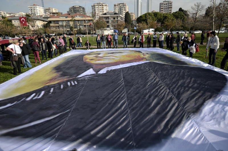 Kadıköy'de Ata'ya saygı zinciri