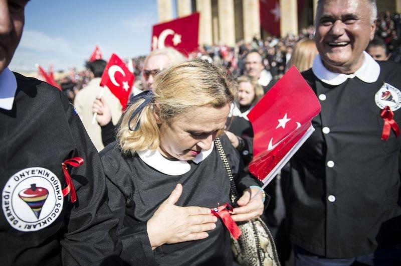 On binler Anıtkabir'e akın etti