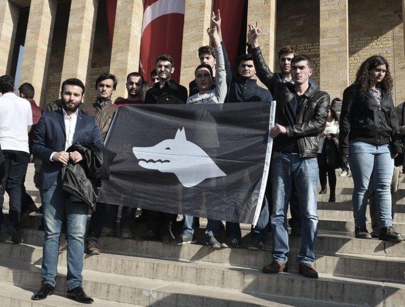 On binler Anıtkabir'e akın etti