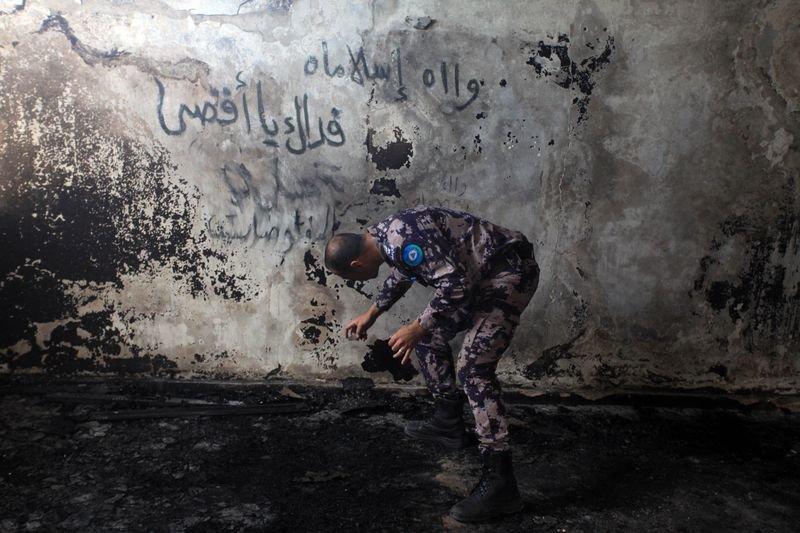 Yahudi yerleşimciler Batı Şeria'da cami yaktı