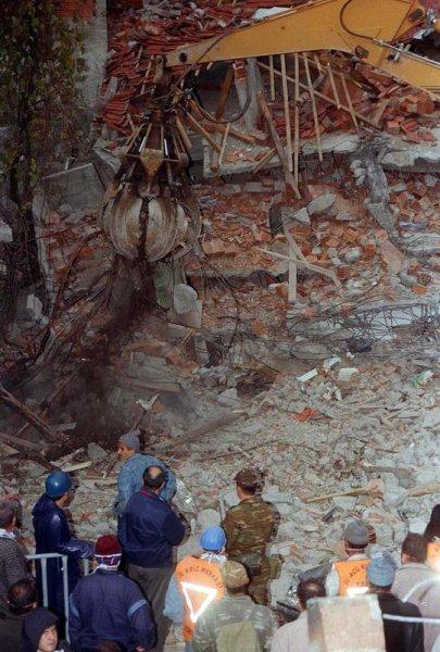 Düzce Depremi'nin üstünden 15 yıl geçti