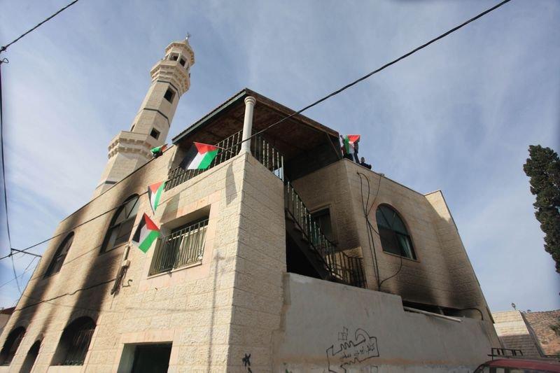 Yahudi yerleşimciler Batı Şeria'da cami yaktı