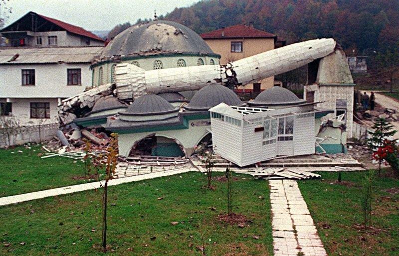 Düzce Depremi'nin üstünden 15 yıl geçti