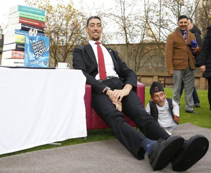 Dünyanın en uzun ve en kısa adamları bir araya geldi