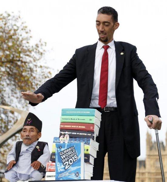 Dünyanın en uzun ve en kısa adamları bir araya geldi