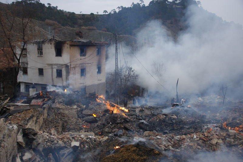 Çorum'da çıkan yangında 29 ev kül oldu