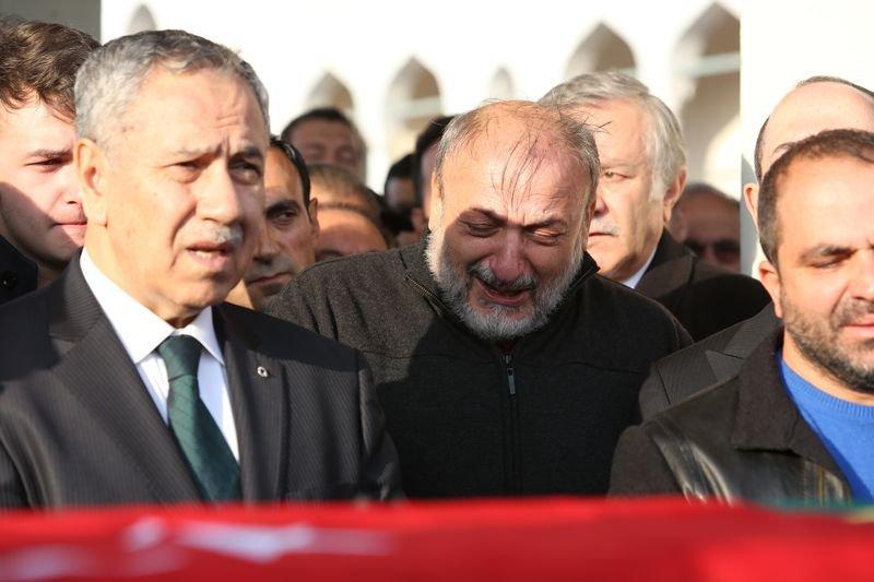Oktay Vural eşini son yolculuğuna uğurladı - Resim 8