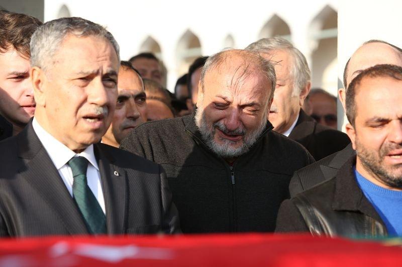 Oktay Vural eşini son yolculuğuna uğurladı - Resim 6