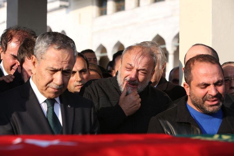 Oktay Vural eşini son yolculuğuna uğurladı - Resim 7