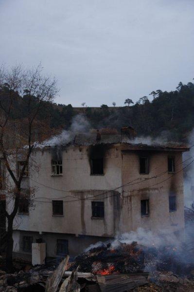Çorum'da çıkan yangında 29 ev kül oldu