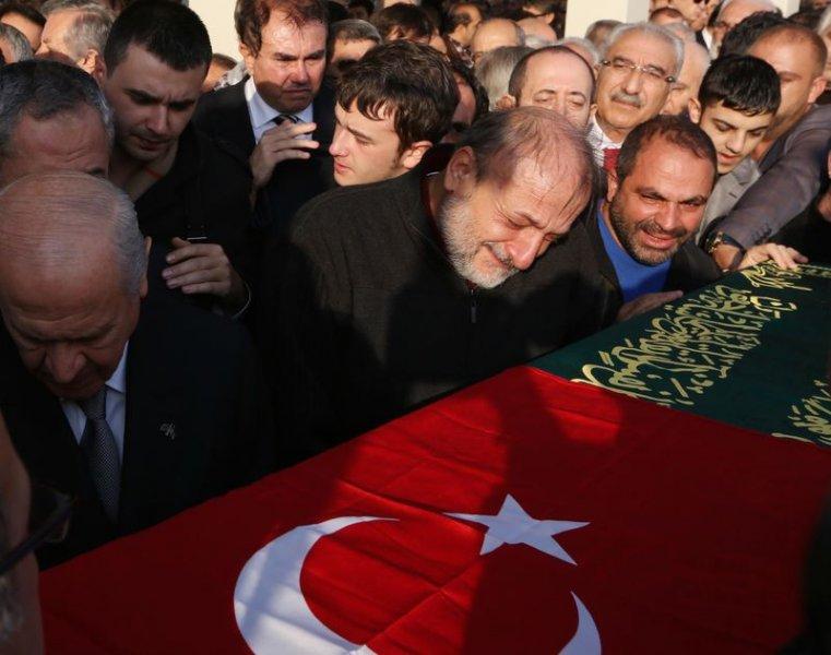 Oktay Vural eşini son yolculuğuna uğurladı - Resim 10