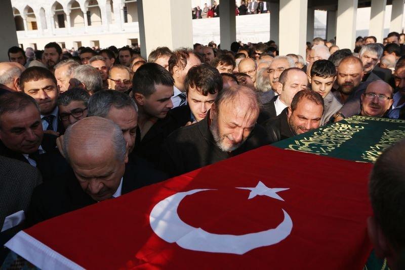 Oktay Vural eşini son yolculuğuna uğurladı - Resim 9