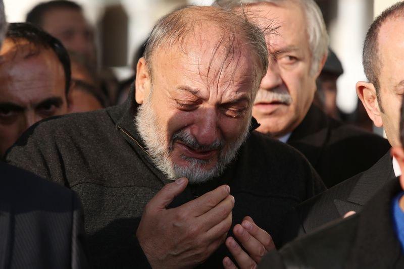 Oktay Vural eşini son yolculuğuna uğurladı - Resim 1