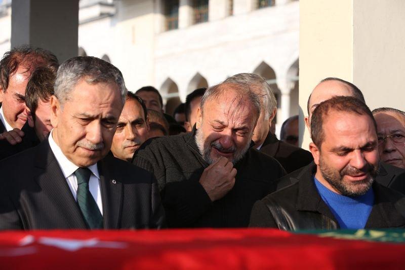 Oktay Vural eşini son yolculuğuna uğurladı - Resim 2