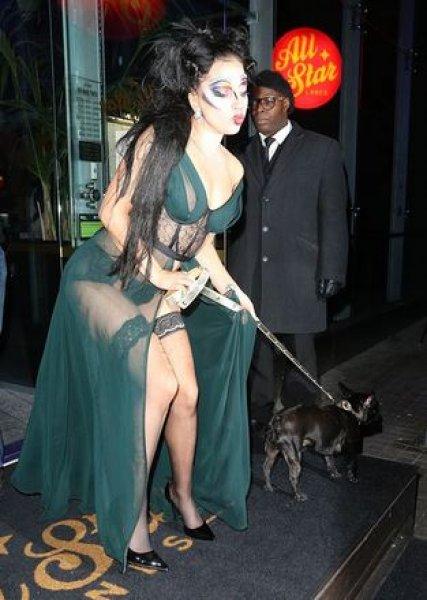 Lady Gaga yine şeffaf 