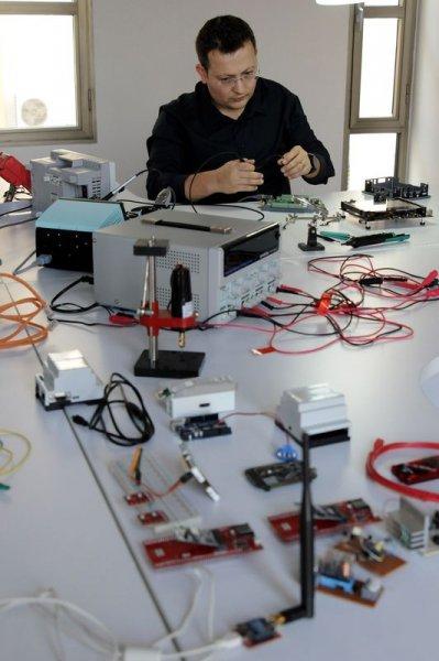İzmirli genç masa üstü bilgisayarı cebe sığdırdı - Resim 2