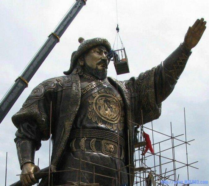 Dev heykellerin görünmeyen yüzü 