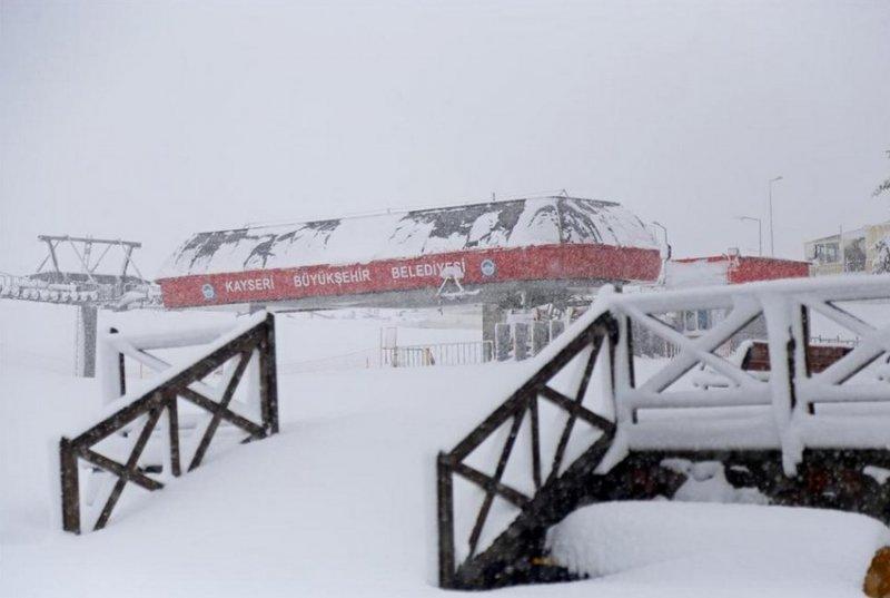 Erciyes'te kar kalınlığı 10 santimetreye ulaştı