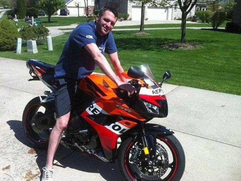 Belden aşağısı felç olan damattan geline güzel sürpriz