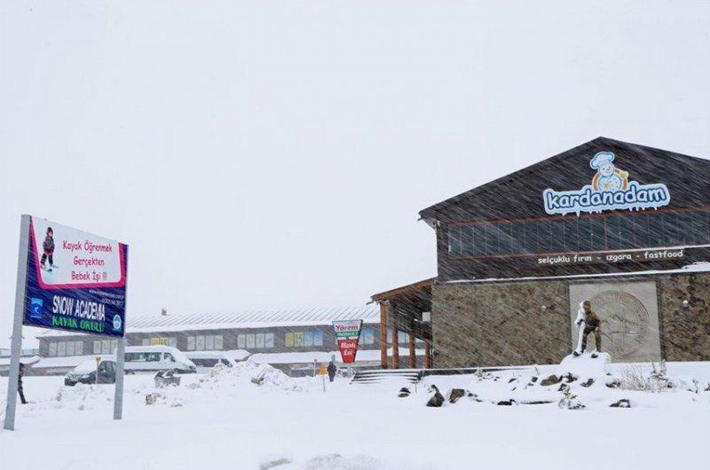 Erciyes'te kar kalınlığı 10 santimetreye ulaştı