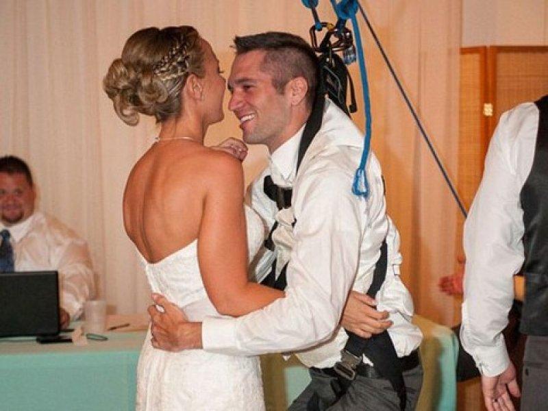 Belden aşağısı felç olan damattan geline güzel sürpriz