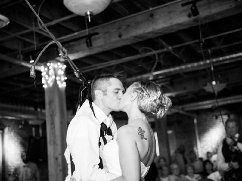 Belden aşağısı felç olan damattan geline güzel sürpriz