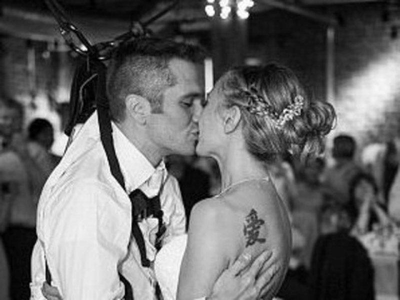 Belden aşağısı felç olan damattan geline güzel sürpriz