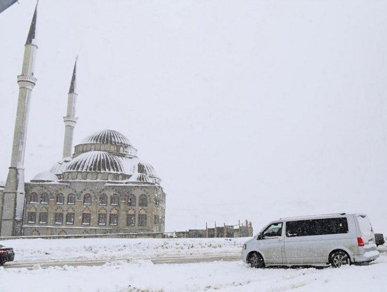 Erciyes'te kar kalınlığı 10 santimetreye ulaştı