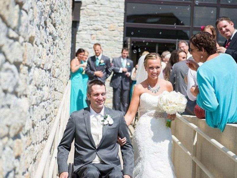 Belden aşağısı felç olan damattan geline güzel sürpriz