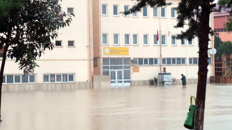 Ordu'da sel hayatı felç etti