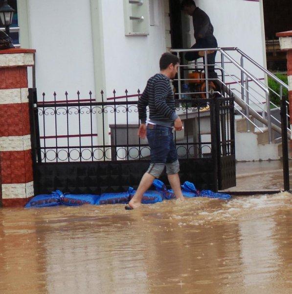 Ordu'da sel hayatı felç etti