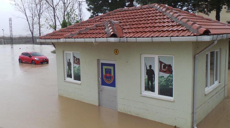 Ordu'da sel hayatı felç etti