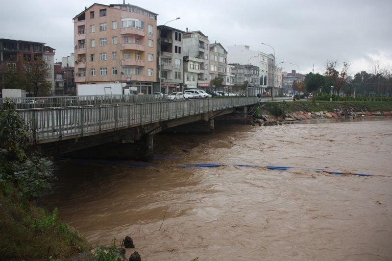 Ordu'da sel hayatı felç etti