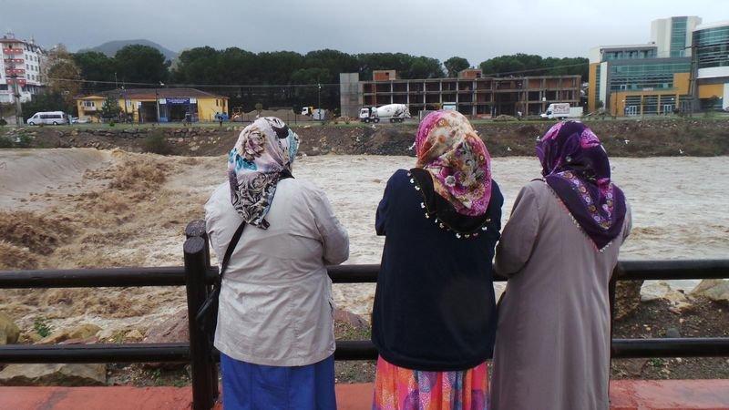 Ordu'da sel hayatı felç etti