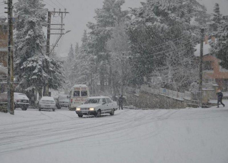 Antalya’da iki mevsim bir arada yaşanıyor