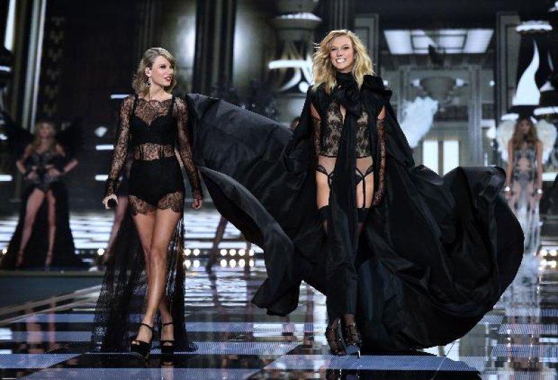 Victoria’s Secret melekleri nefesleri kesti