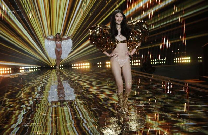 Victoria's Secret defilesi Londra'da yapıldı