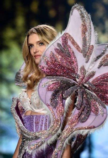 Victoria’s Secret melekleri nefesleri kesti
