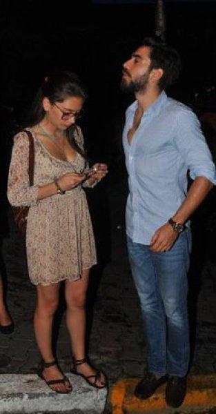 Kadir Doğulu ile Neslihan Atagül magazincilere sinirlendi