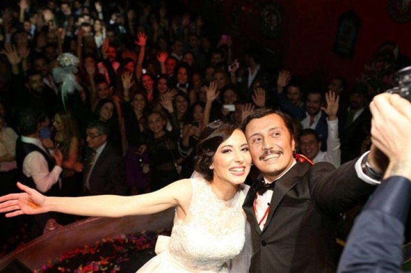 Güldür Güldür oyuncusu Ayşegül Akdemir evlendi