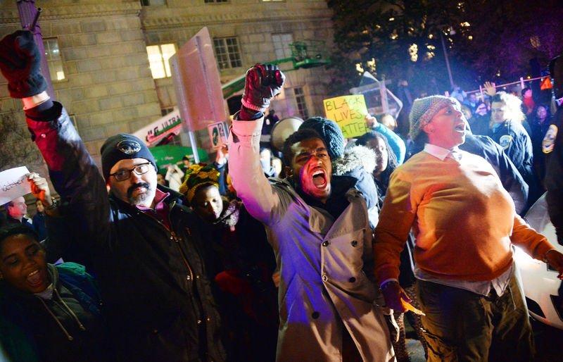 Polise takipsizlik kararı ABD'lileri sokağa döktü