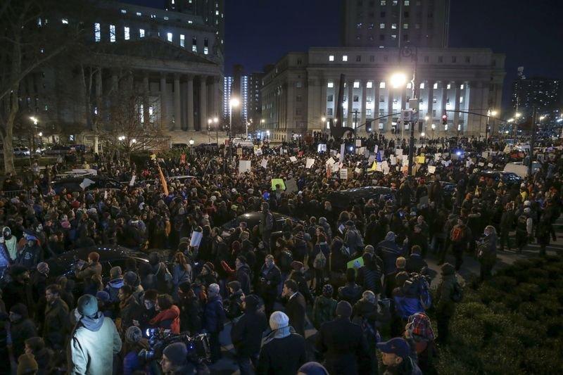 Polise takipsizlik kararı ABD'lileri sokağa döktü